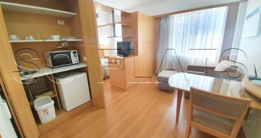 Flat em andar alto, arejado, muito bem mobiliado para locação nos Jardins.
