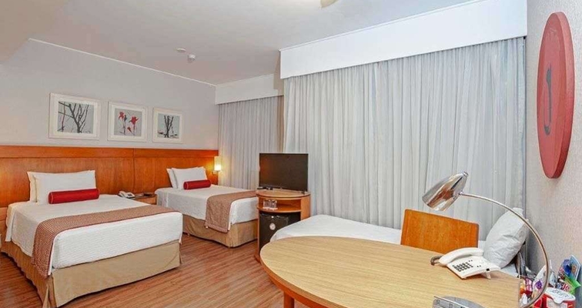 Flat em Moema, prox a Av. Sto Amaro, faculdades FMU e Anhembi Morumbi
