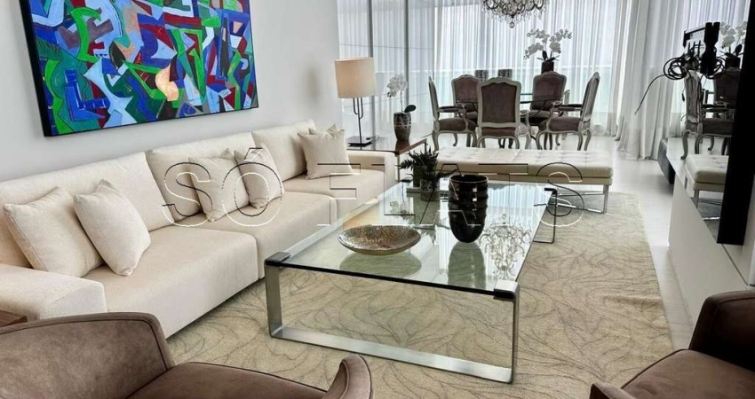Apartamento totalmente mobiliado nos Jardins com 127m² e 2 vagas de garagem.