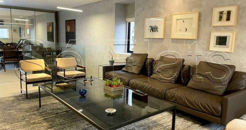Flat La Residence Itaim disponível para venda com 03 dormitórios, 241m² e 02 vagas de garagem