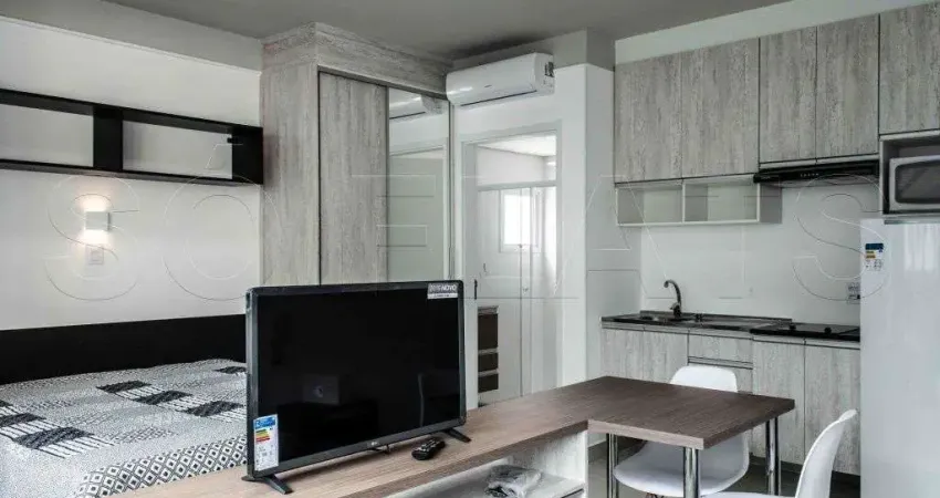 Flat todo mobiliado com 26m², com cozinha completa geladeira grande a menos de 300m da av. paulista.