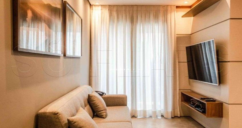 Flat reformando, lindamente decorado, na Av. Cidade Jardim, Prox a Av. Faria Lima