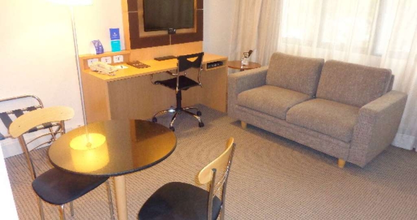 Flat próx Av Nove de Julho, Av Paulista e Shopping Pamplona para locação.