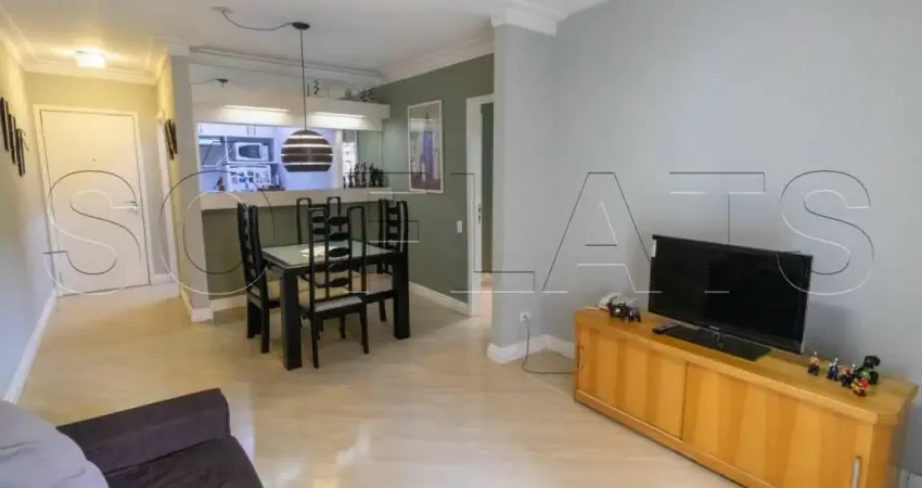 Flat com 02 dorms na Vila Nova Conceição, próximo a FMU e Av. Sto Amaro com serviços inclusos.