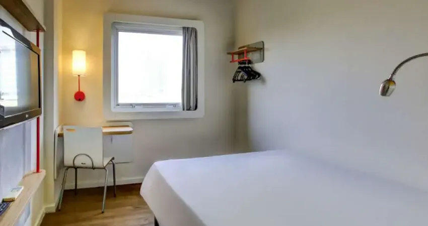 Ibis Budget Tamboré. Disponível para venda com ótima localização.