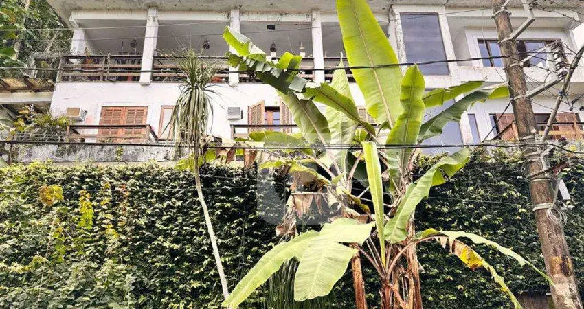 Casa de condomínio em são conrado, rua frei tomás, com 290 m2.