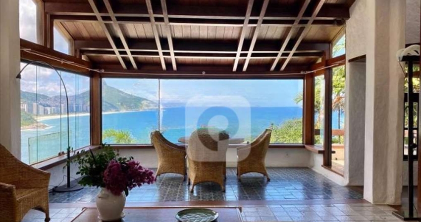Casa com vista Mar à venda com 4 quartos no Joá com 461m²