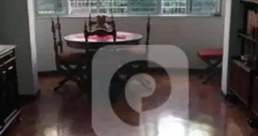 Apartamento com 3 quartos e dependência completa em humaitá