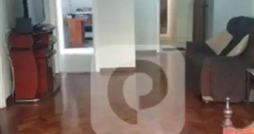 Apartamento com 3 Quartos e Dependência completa em Humaitá