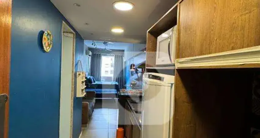 Studio em Copacabana com 32m2, vista lateral mar por R$ 540.000,00