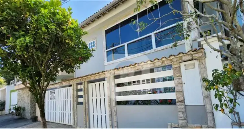 Casa duplex de condomínio com 160m²  à venda na Taquara com 03 quartos e 01 suíte