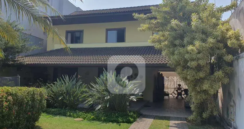 Casa em condomínio,4 quartos, com 370m2,na barra da tijuca.