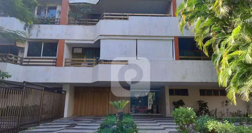 Apartamento com 167 m² 4 quartos com 1 suíte 1 closet 1 sala grande 1 dependência 2 vagas