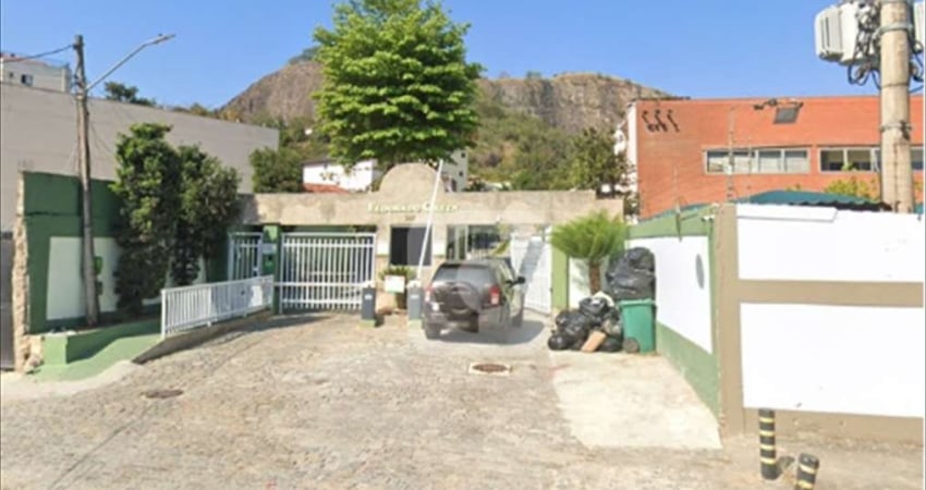 Casa de 340 m² 4 quartos 2 suítes com 1 canadense 2 salas 1 cozinha grande 2 vagas à venda
