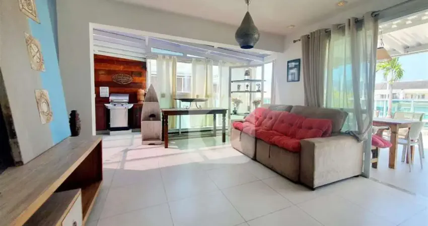 Cobertura em condomínio,com 200m2, 3 quartos, na barra da tijuca.