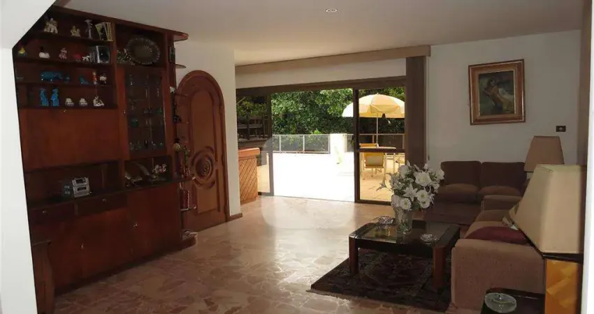 Cobertura Única Linear 318m² 3 Quartos 1 Suíte 2 Vagas Garagem Piscina Churrasqueira à Venda
