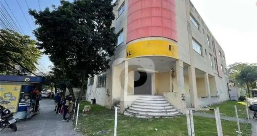 Prédio comercial 3 andares na freguesia excelente localização