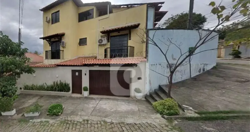 Casa duplex com 135 m² com 3 suítes e piscina privativa à venda na taquara rj