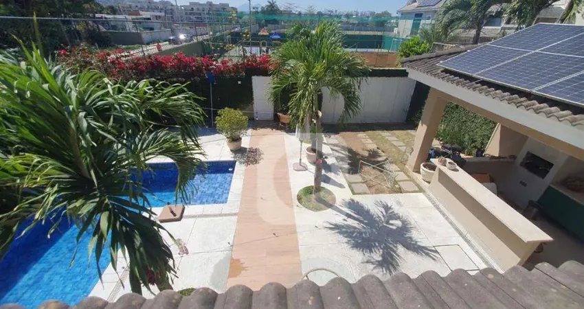 Casa à venda em Condomínio Fechado 5 suítes com 396m2 no Recreio