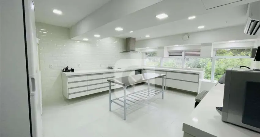 Loja na barra olimpica, 60m², equipada com mezanino e vaga – pronta para o seu negócio!