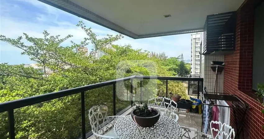 Viva com espaço, conforto e uma vista incrível neste apartamento de 136m² na barra da tijuca