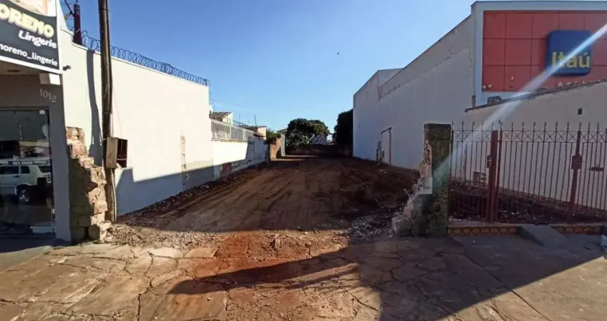 Terreno à venda na Avenida Sallum, Vila Prado, São Carlos