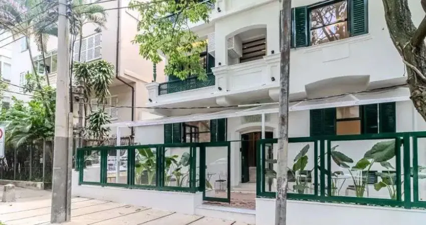 Edifício histórico revitalizado no charmoso bairro peixoto