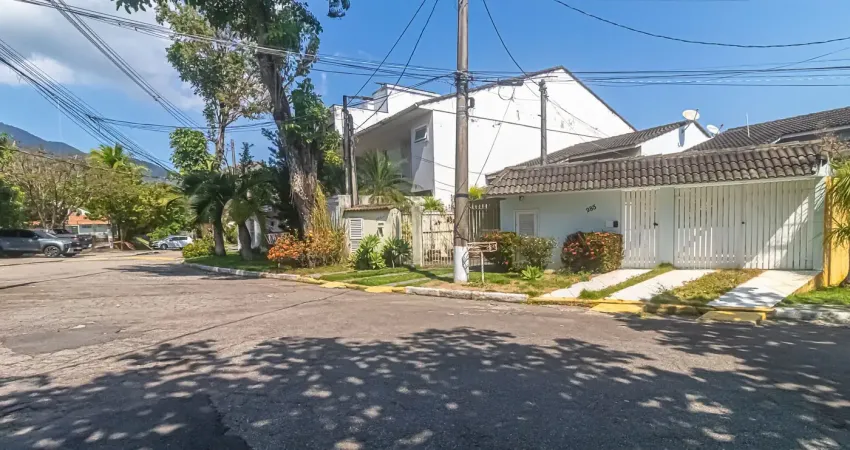 Casa ampla em condomínio em jacarepaguá, espaço, privacidade e muito conforto.