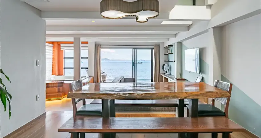 Casa Frente Mar em Governador Celso Ramos com 6 quartos l.