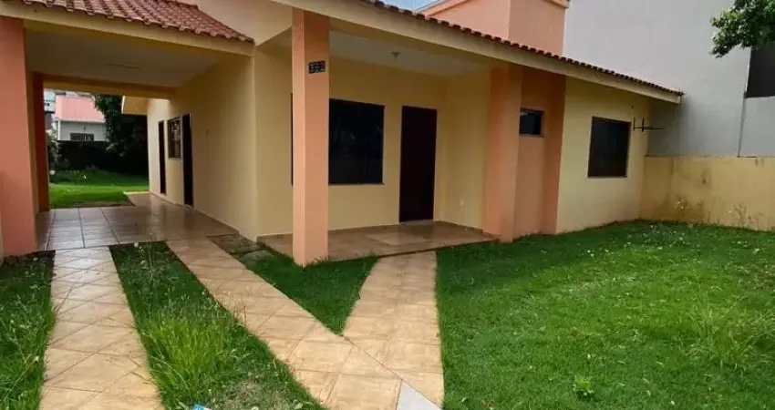 Casa para locação no jardim gisela 03 quartos sendo 01 suíte 01 sala de estar 01 sala de jantar 02 banheiros sendo 01 social 01 área de serviço ampla 01 despensa aos fundos 01 vaga de garagem sobra de