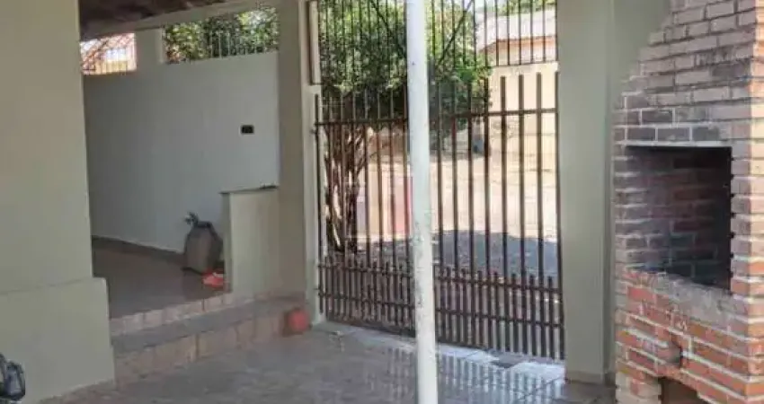 Ótima casa no jardim vitória, com 3 dormitórios, sala. cozinha e um wc social. aceita permuta