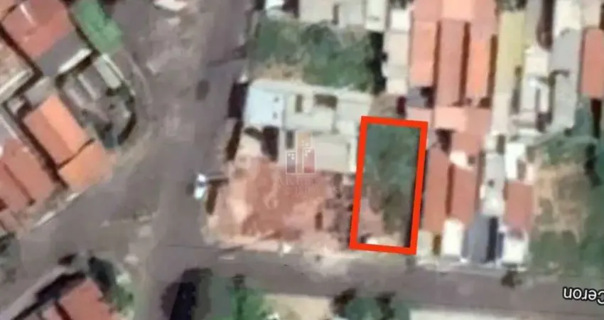 Terreno com ótima localização, perto de farmácias, mercados, faculdades.