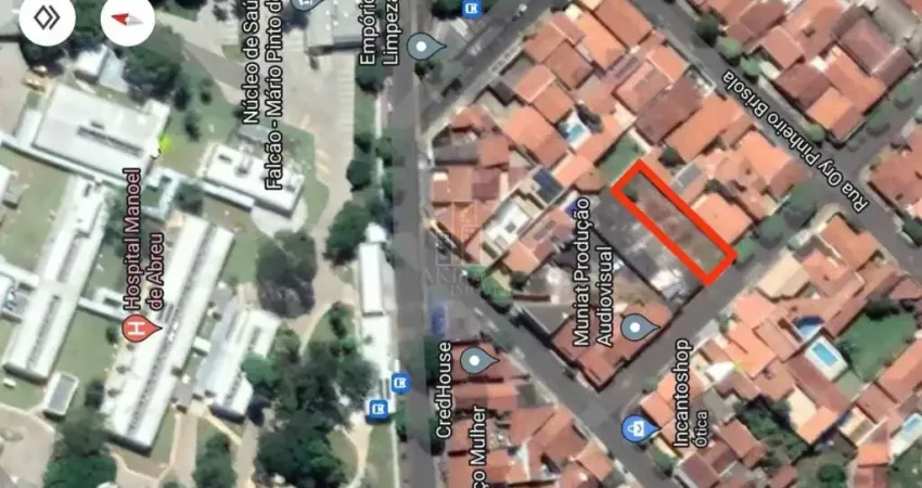 Terreno com ótima localização, perto de farmácias, mercados, faculdades.