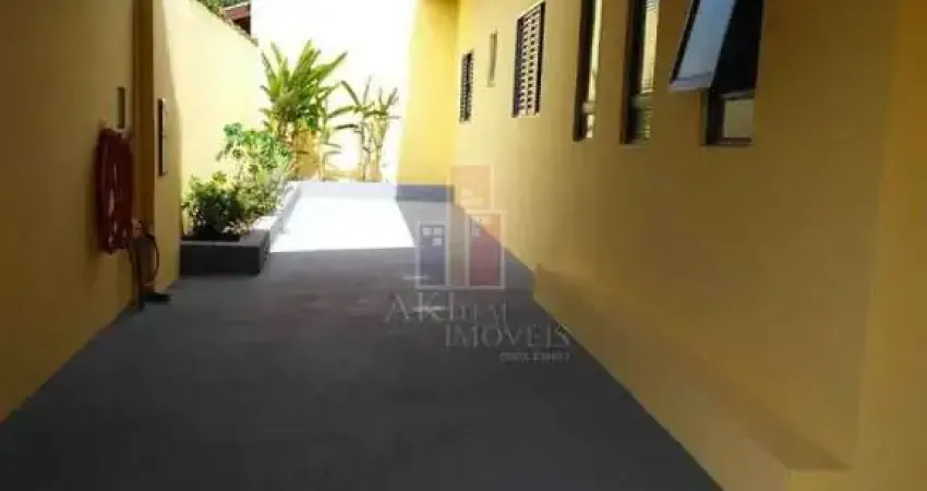 Residência com 3 dormitórios sendo 1 suíte, 4 vagas de garagem