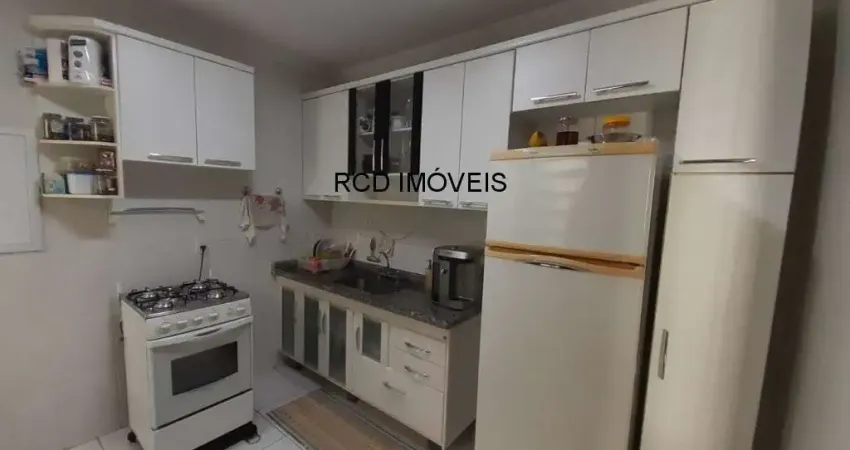 Casa de Luxo em Condomínio na Vila Polopoli, 2 Quartos, 1 Suíte, 3 Banheiros, 2 Vagas, 110m² em São Paulo-SP.