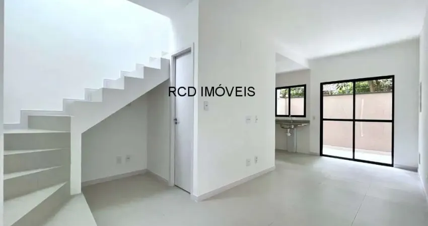 Casa em Condomínio à Venda em Osasco-SP, Bairro Ayrosa: 2 Quartos, 1 Sala, 2 Banheiros, 1 Vaga, 60m² de Área.