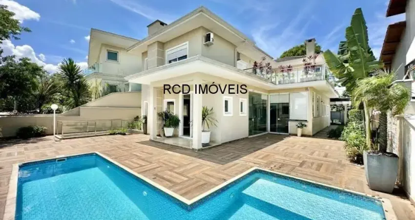 Casa em Condomínio de Luxo em Golf Gardens, Carapicuíba-SP: 4 quartos, 2 suítes, 1 sala, 3 vagas, 358m². Venha conhecer!