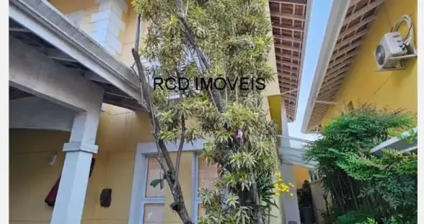 Casa de luxo no Parque dos Príncipes: 3 quartos, 3 suítes, 6 banheiros, 3 vagas de garagem e 250m² de área em SP.
