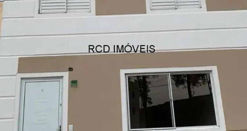 Casa em Condomínio à Venda em Cotia-SP, Jardim Ísis: 3 Quartos, 2 Salas, 3 Banheiros, 1 Vaga de Garagem, 81m² de Área.