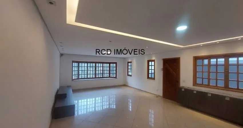 Casa sobrado à venda na Vila São Francisco: 4 quartos, 3 suítes, 5 banheiros, 6 vagas, quintal, espaço gourmet com churrasqueira, 250m².