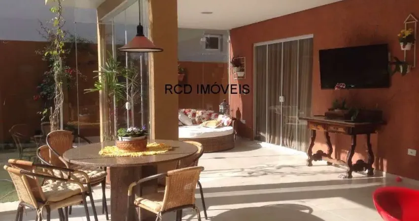 Espetacular Casa de Luxo à Venda no Parque dos Príncipes, com 5 Suítes e 500m² em São Paulo-SP!