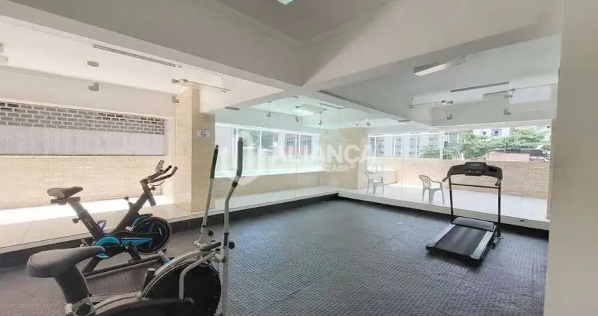 Ótimo apartamento com dois dormitórios, sala com sacada, 1 banheirco e 1 vaga de garagem  - josé menino - santos-sp