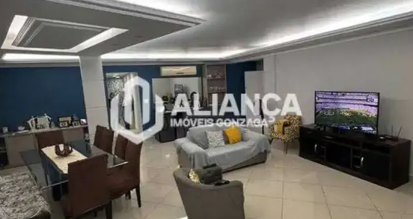 Casa à venda na Rua Professor Carlos Escobar, Ponta da Praia, Santos