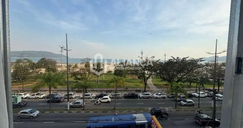 Prédio frente mar de 3 quartos, 1 banheiro, 1 garagem coletiva