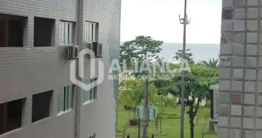 Apartamento 2 quartos frente mar e perto de todos os comércios.