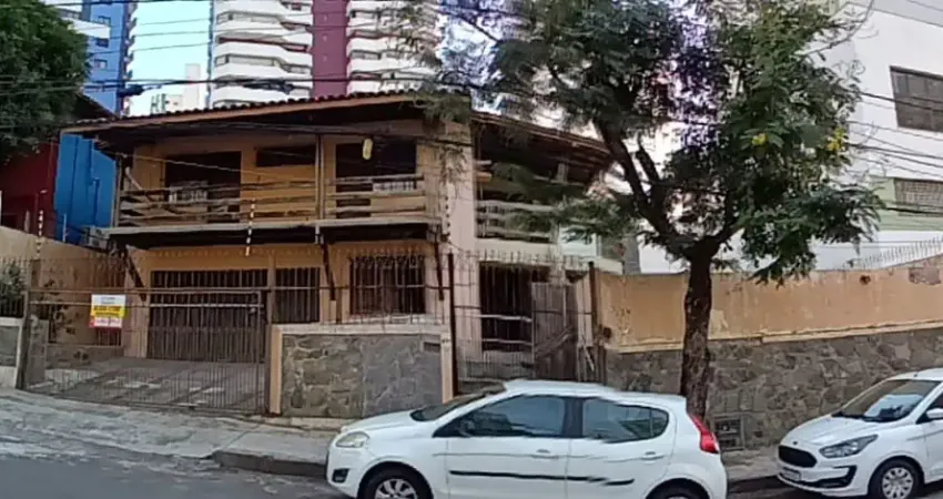 Casa 5/4 sendo 3 suítes para fins comerciais ou residencial