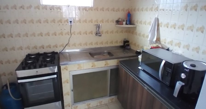Apartamento 2/4 último andar - somente à vista