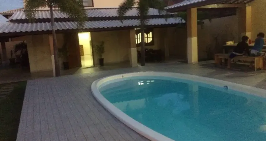 Linda casa de 5/4, sendo 3 suítes, no condomínio canto do sol em guarajuba
