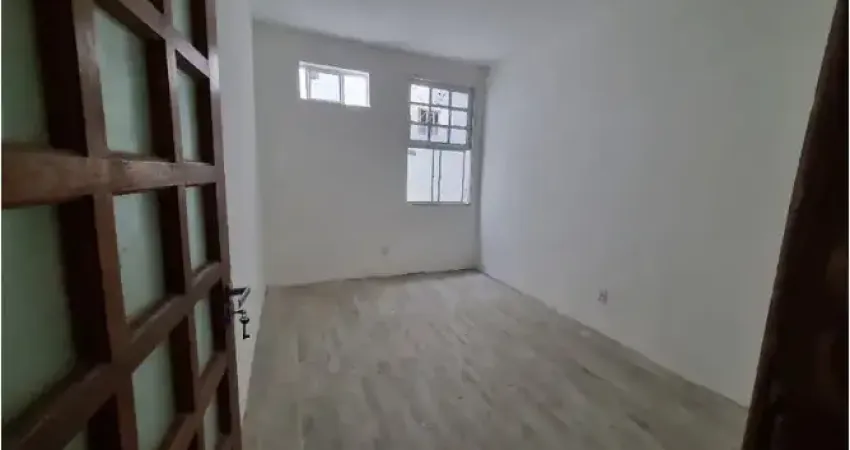 Casa comercial - 10 salas, recém reformado - 7 vagas, vão abertos, deposito na pituba