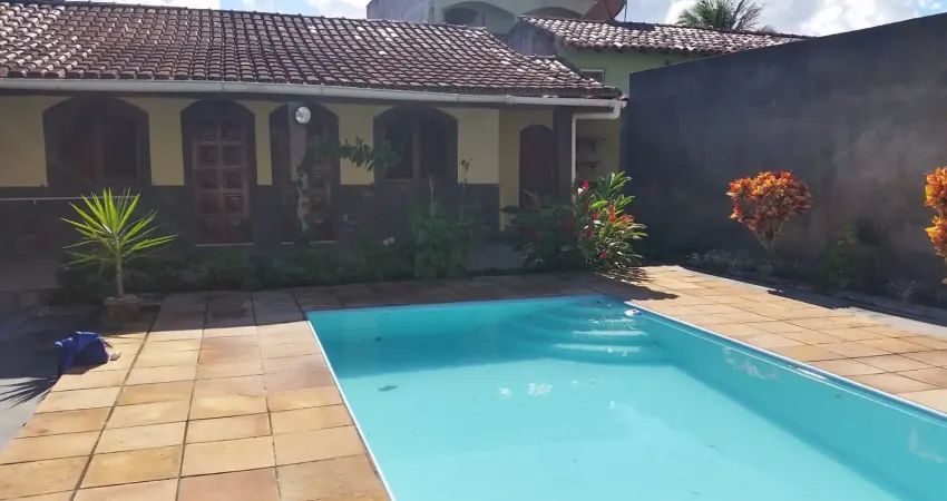 Duas casas independentes com quintal e piscina junto na Praia do Barbudo